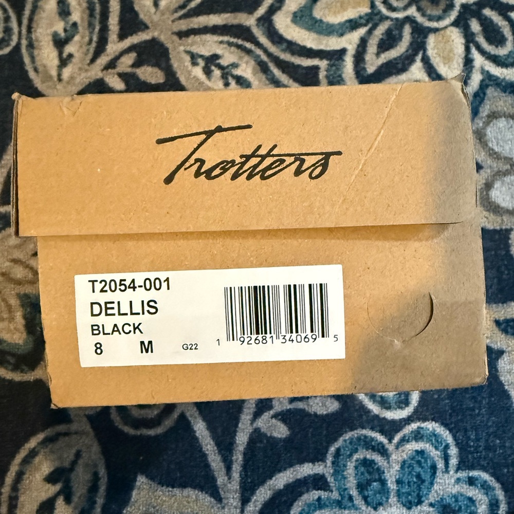 Brand New Trotters Dellis Women's Black Ballet Flats Slip on Shoes size 8 - Picture 2 of 4